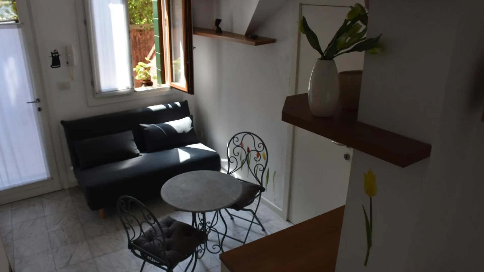 Maison De Minou Venice Apartment
